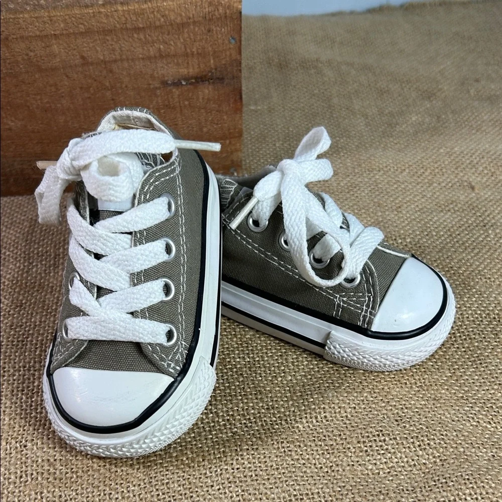 Converse All Star Sneakers in Gray and White